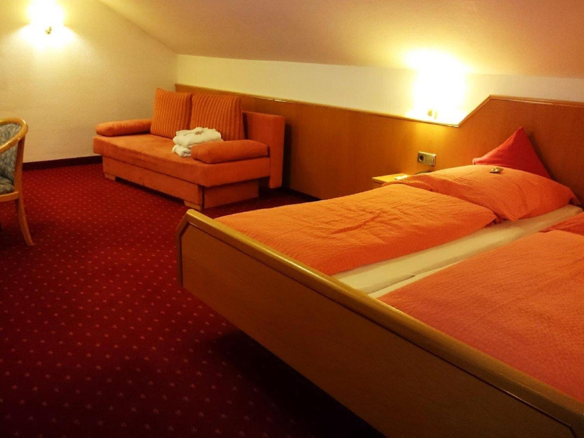 Hotel Goldbaechel Wachenheim an der Weinstraße Екстериор снимка