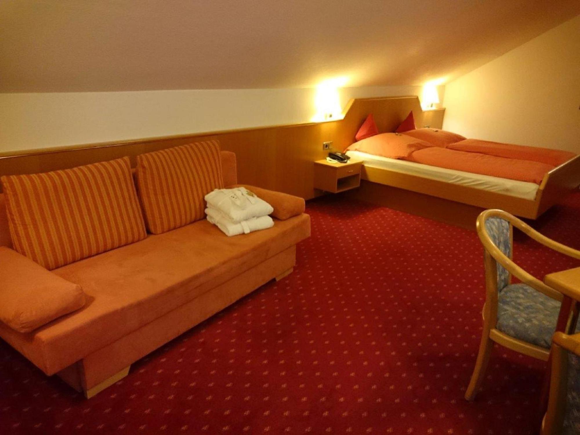 Hotel Goldbaechel Wachenheim an der Weinstraße Екстериор снимка