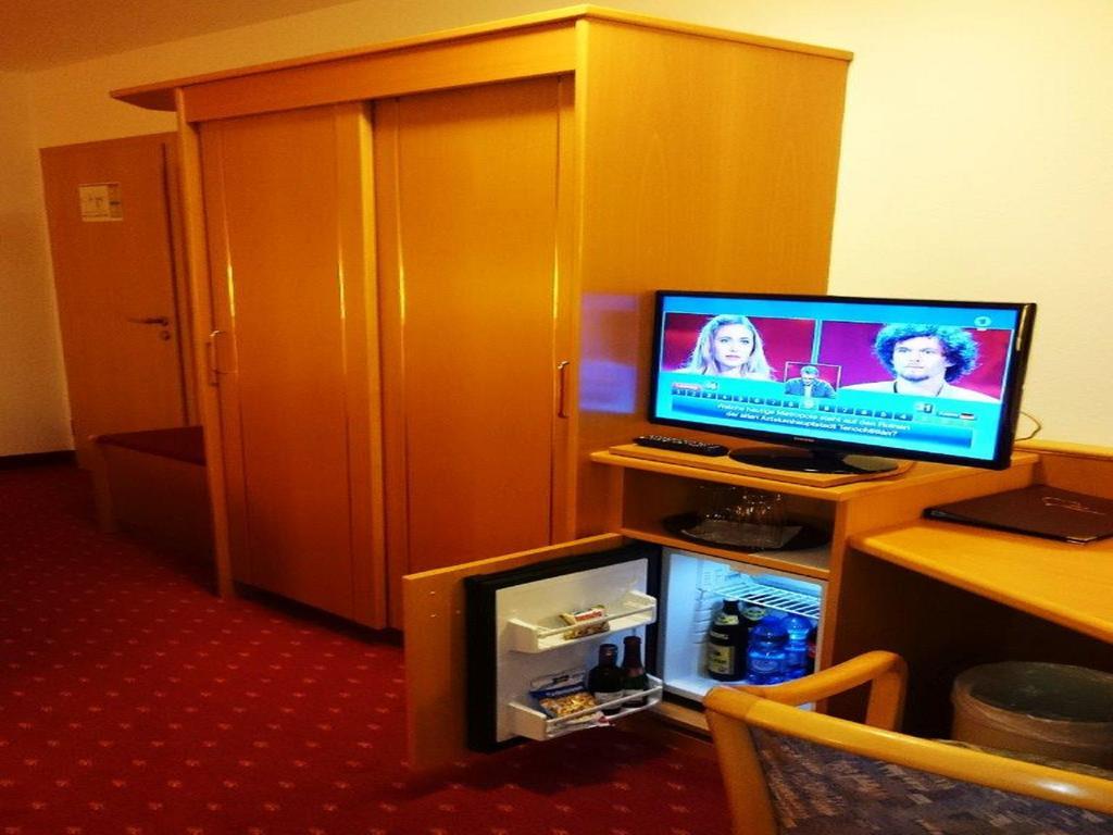 Hotel Goldbaechel Wachenheim an der Weinstraße Екстериор снимка